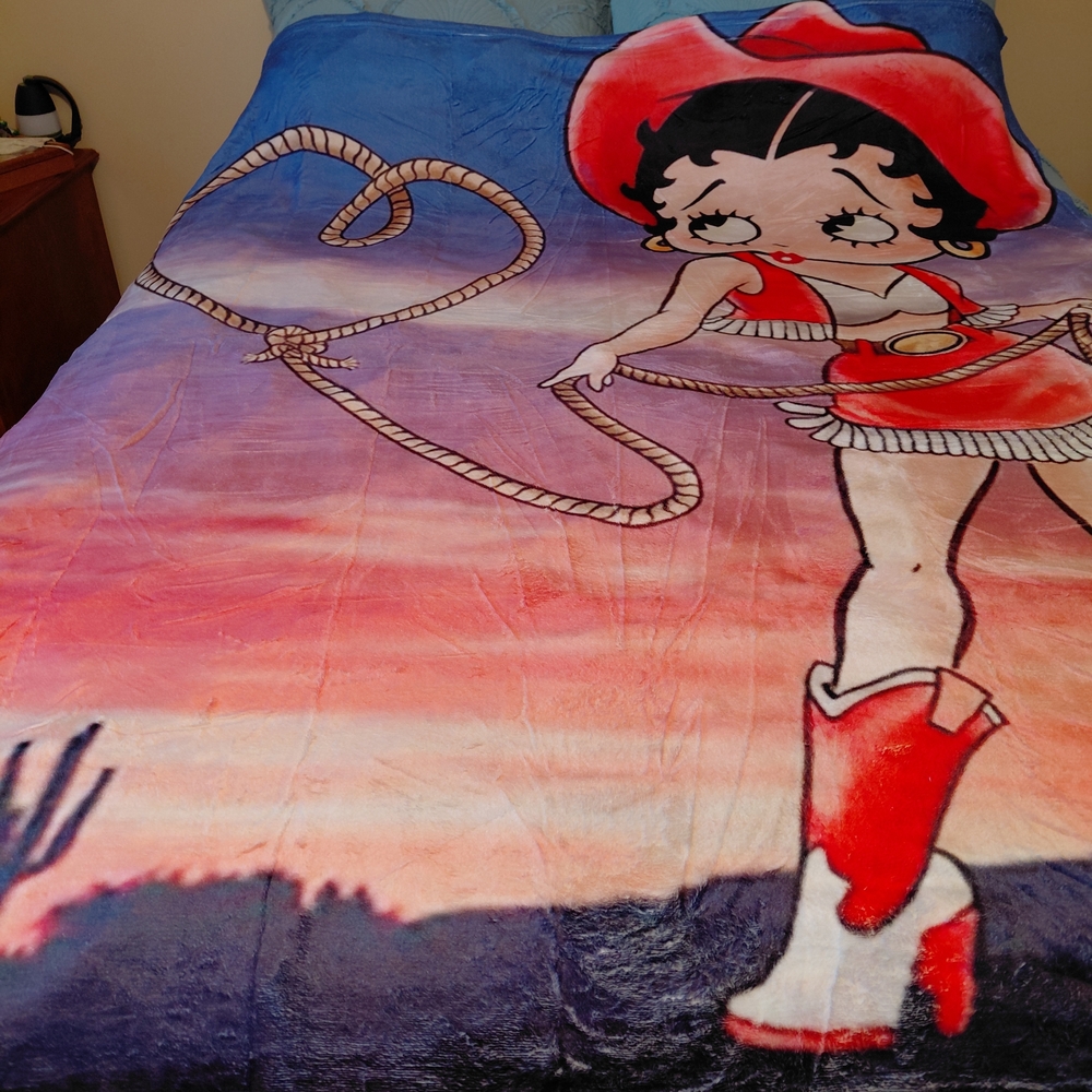 Betty Boop Blanket- Multicolor - Picture 1 of 3